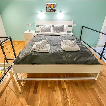 Dazzling Dob Apartment *