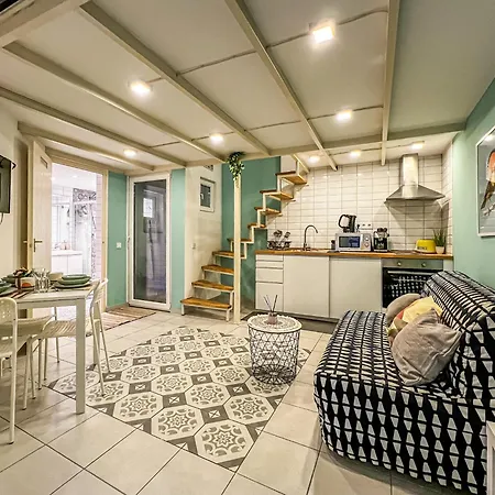 Global Living - Dazzling Dob Dwelling Apartment